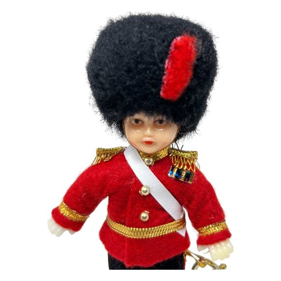 Vintage British Guard Doll With Red Wool Uniform & Accessories Made In Hong Kong - Picture 3 of 13